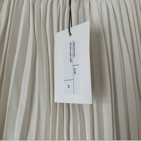 NWT Co Essentials Pleated Skirt in White - Picture 4 of 6